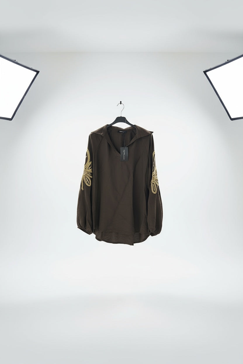 Top met bewerkte mouw