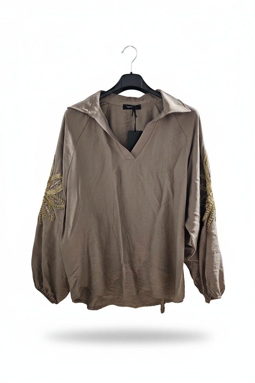 Top met bewerkte mouw